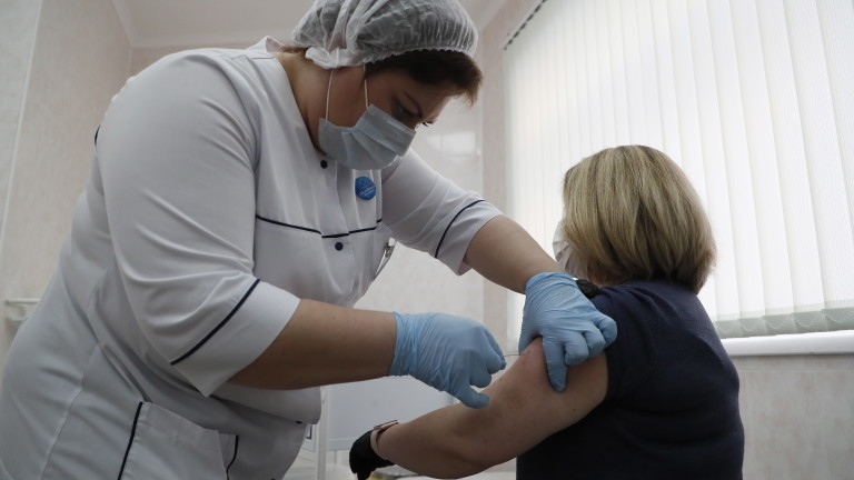 Сърбия предлага пари на онези, които се ваксинират срещу COVID-19